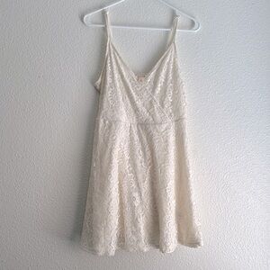 Short lace dress